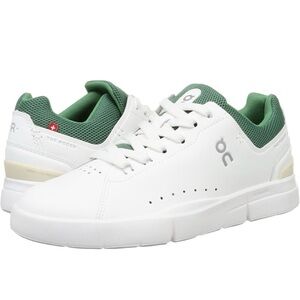 On Women's The Roger Advantage Sneakers